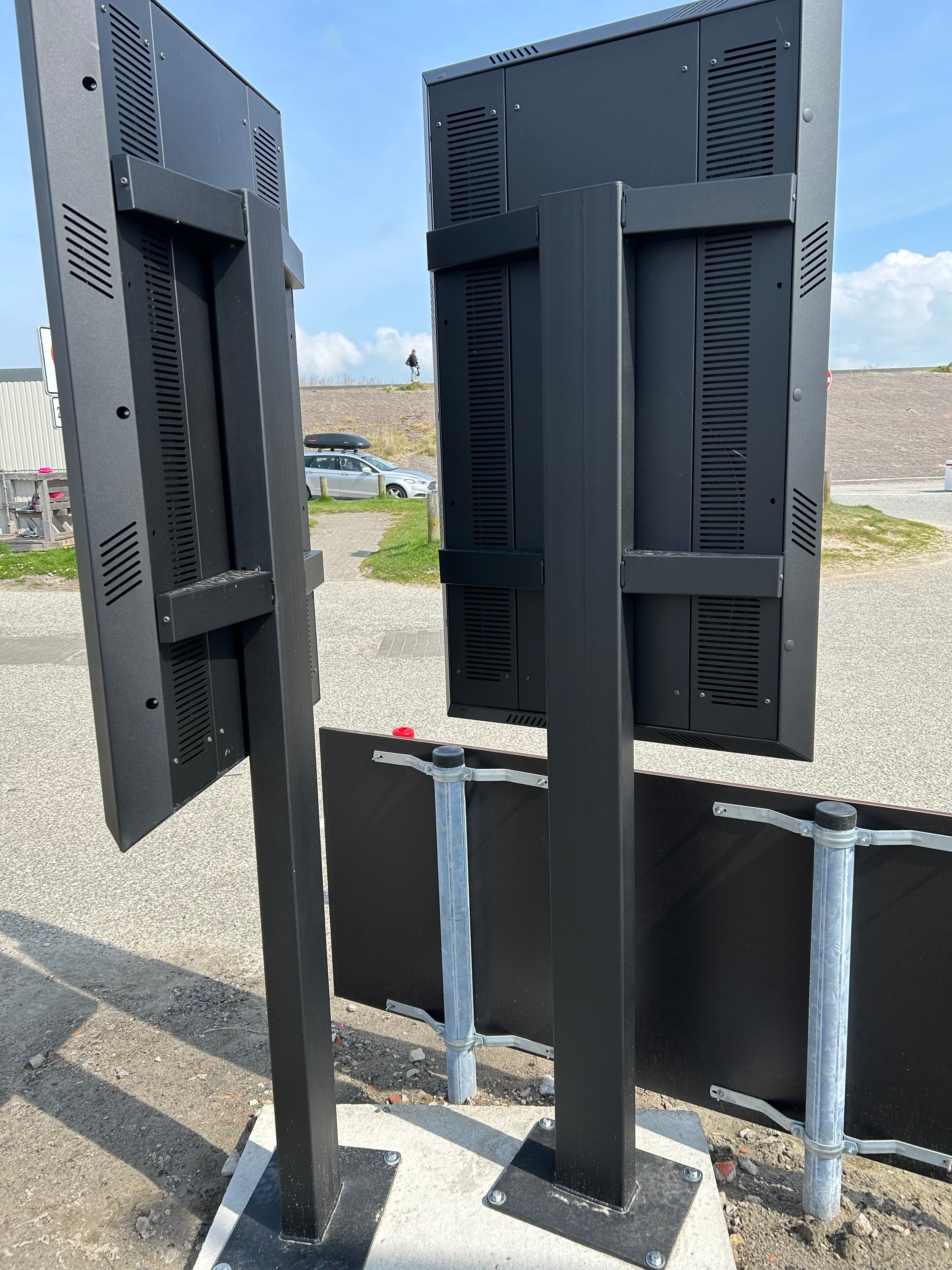 m.i.b Outdoor Monitor Airtank-Light 55" mit Fuß